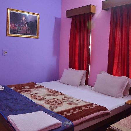 Puja Guest House Waranasi Zewnętrze zdjęcie